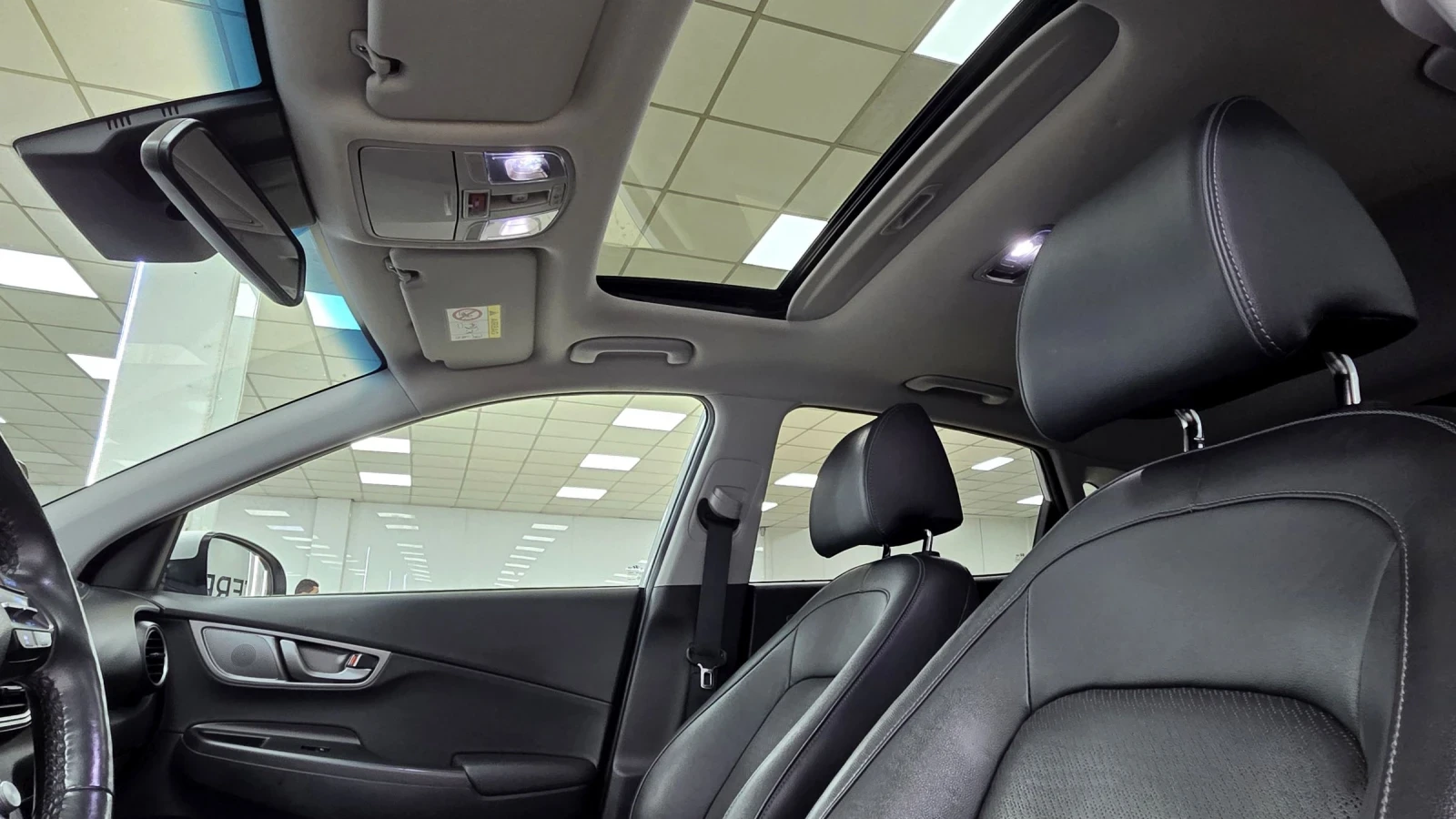 Hyundai Kona 64KWh/Premium/Blue Link/SOH100%, снимка 8 - Автомобили и джипове - 53714251