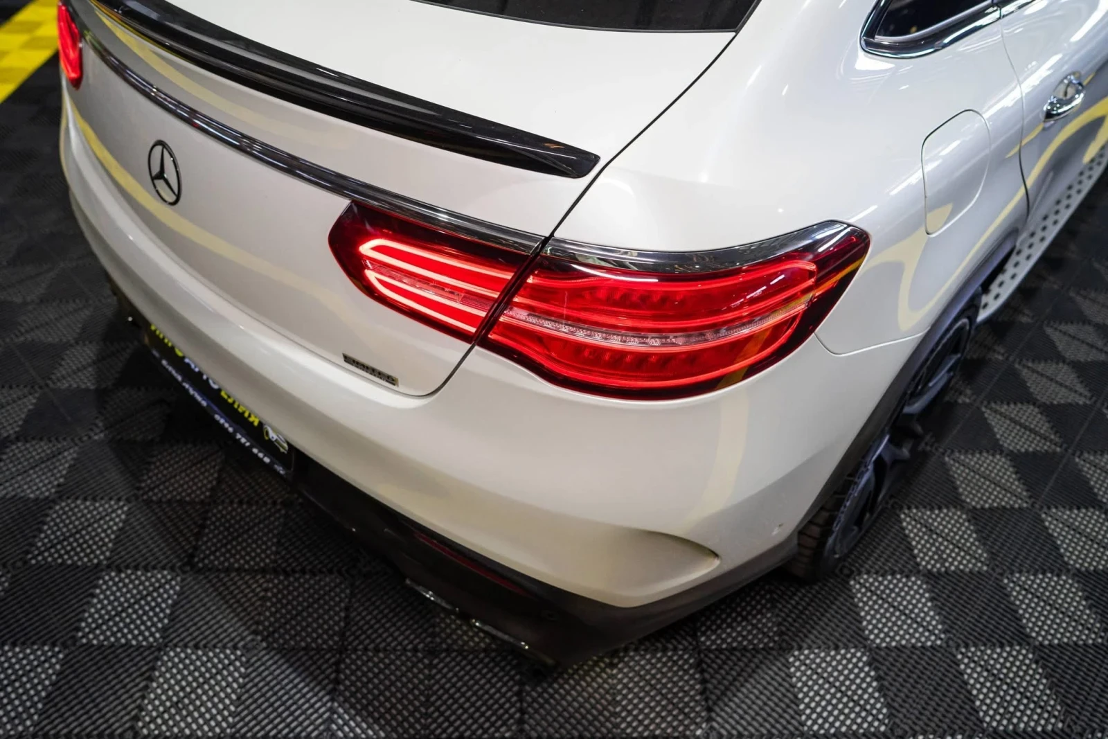 Mercedes-Benz GLE 63 S AMG V8 BITURBO LED DESIGNO ПАНО H&K ЛИЗИНГ 100%, снимка 9 - Автомобили и джипове - 53862510