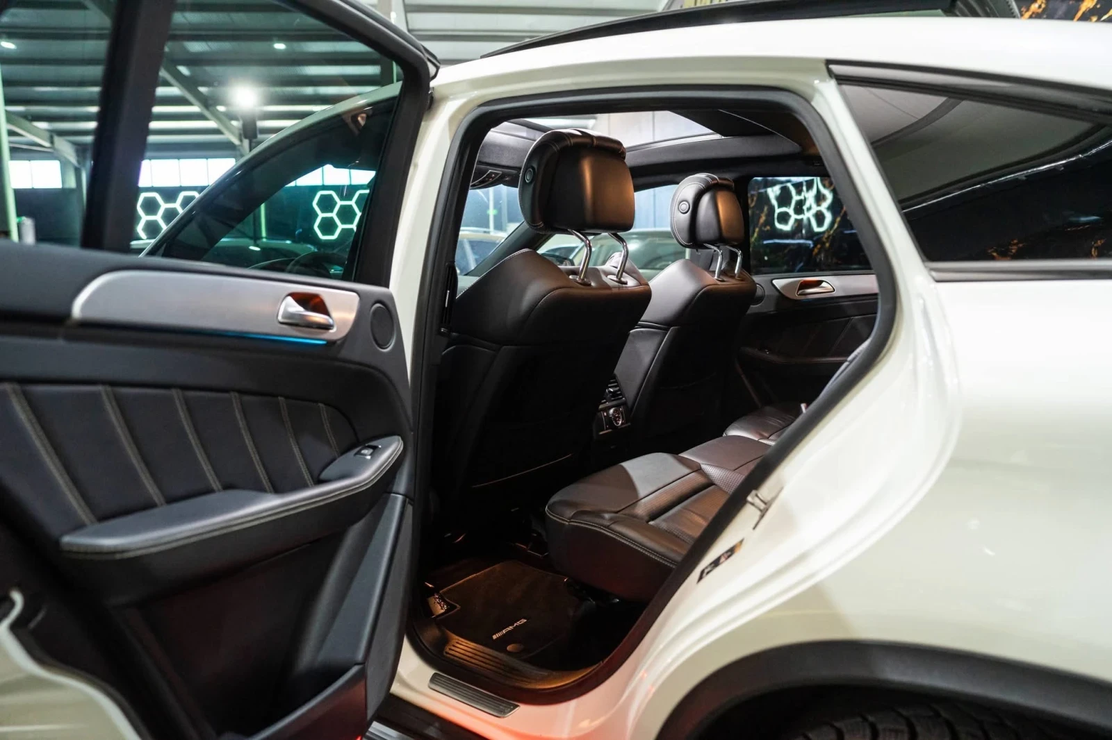 Mercedes-Benz GLE 63 S AMG V8 BITURBO LED DESIGNO ПАНО H&K ЛИЗИНГ 100%, снимка 15 - Автомобили и джипове - 53862510