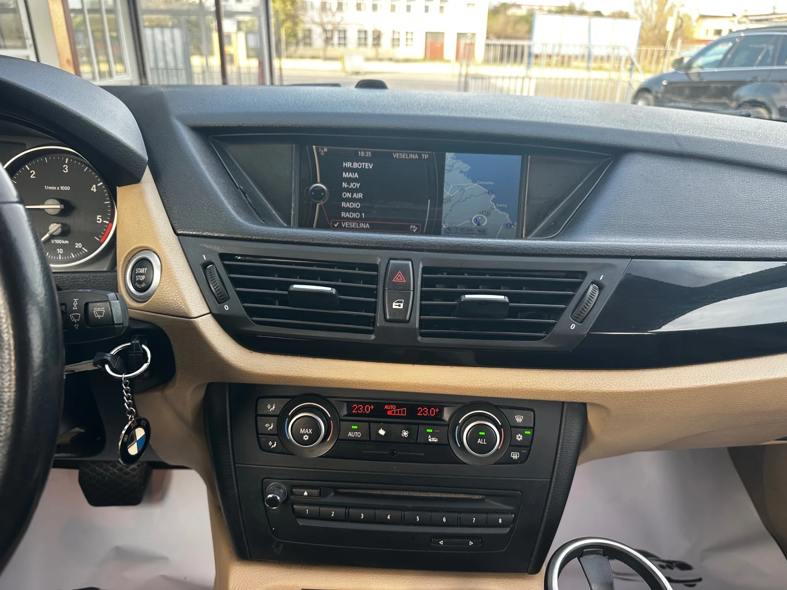 BMW X1 2.0d X-drive Автомат* Нави* Кожа* , снимка 12 - Автомобили и джипове - 54222561