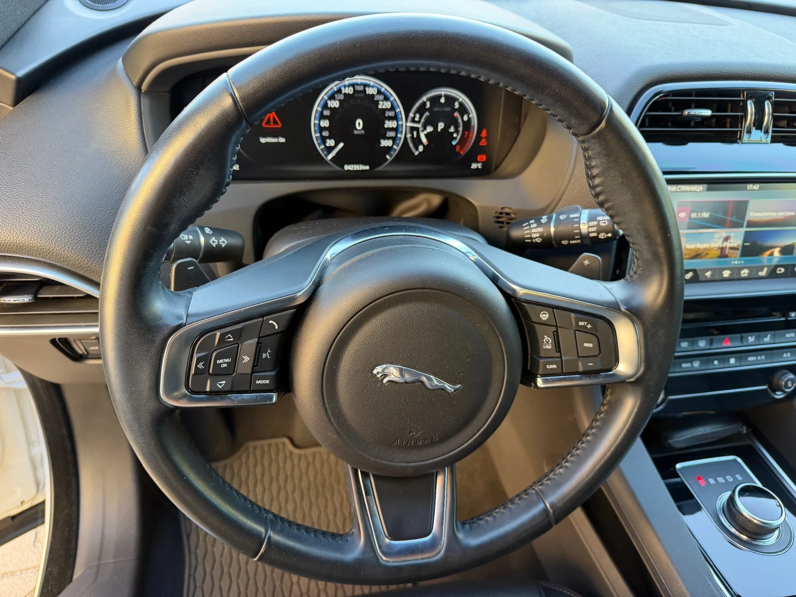 Jaguar F-PACE, снимка 11 - Автомобили и джипове - 56642119