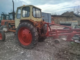 Трактор ЮМЗ с плуг , снимка 3