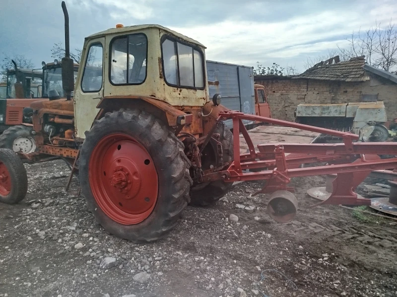 Трактор ЮМЗ с плуг , снимка 3 - Селскостопанска техника - 52952648