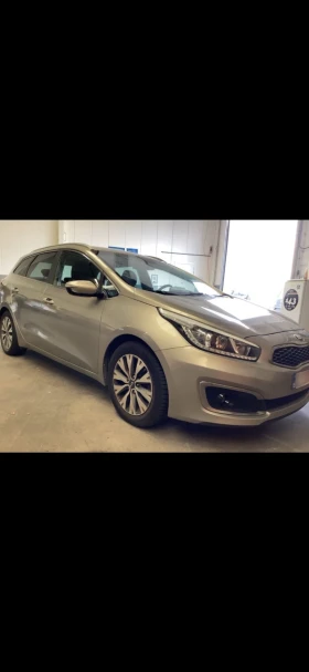Kia Ceed 1.6CRDi/110КС/Нави/Реални Километри, снимка 8