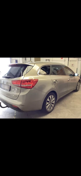 Kia Ceed 1.6CRDi/110КС/Нави/Реални Километри, снимка 6