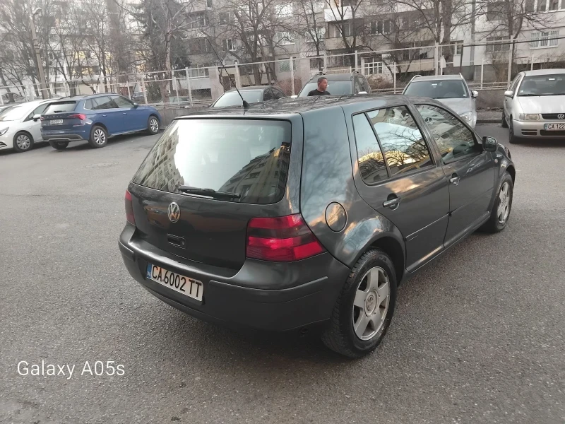 VW Golf Обслужен 1.6 RS климатроник , снимка 4 - Автомобили и джипове - 49422593