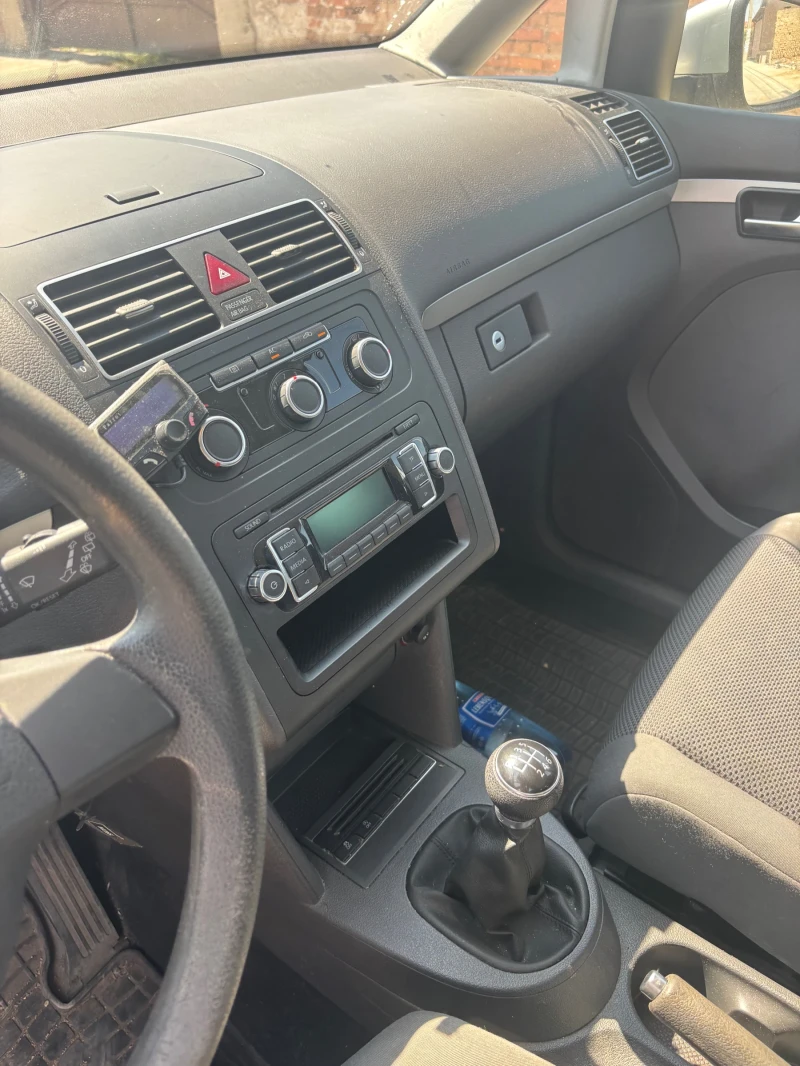VW Touran, снимка 5 - Автомобили и джипове - 52615621
