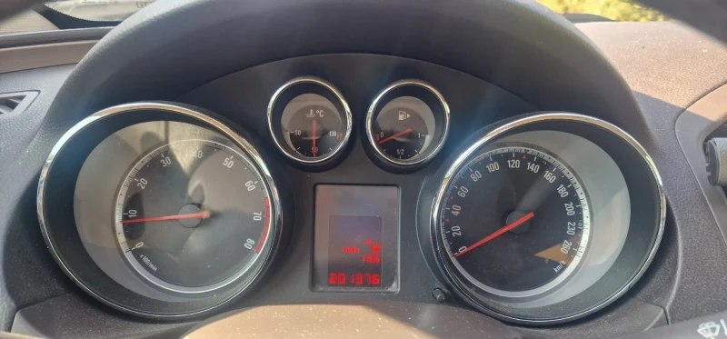 Opel Insignia, снимка 5 - Автомобили и джипове - 52340193