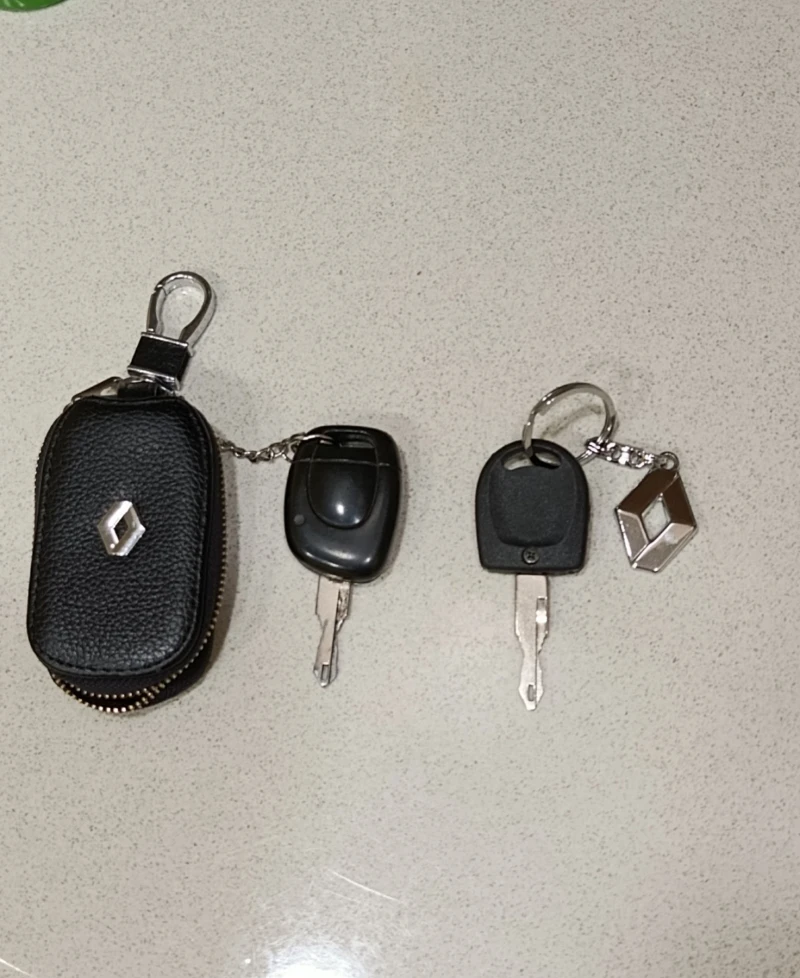 Renault Clio 1.4 16V FACELIFT AUTOMAT, снимка 11 - Автомобили и джипове - 52562693