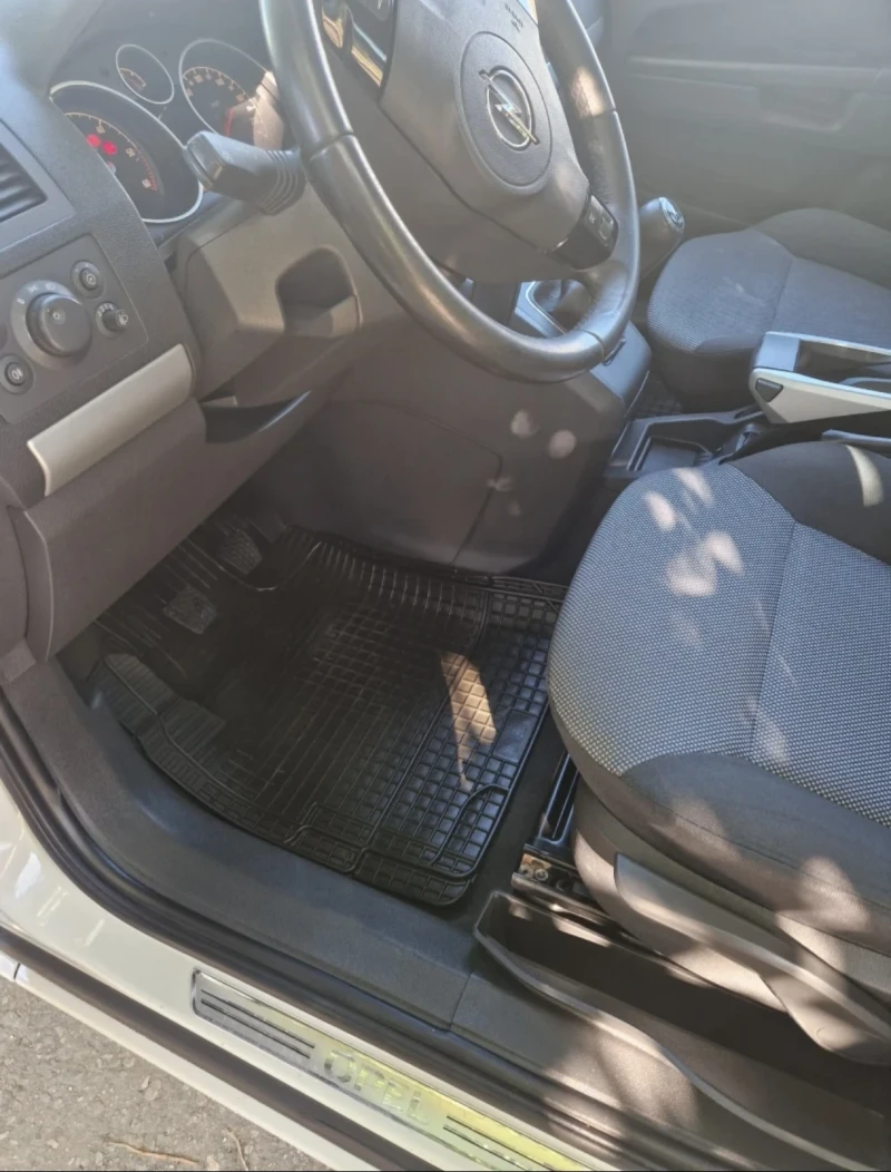 Opel Zafira, снимка 12 - Автомобили и джипове - 53373914