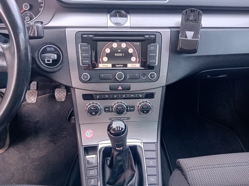 VW Passat 2.0TDI 140кс, снимка 9 - Автомобили и джипове - 53540792