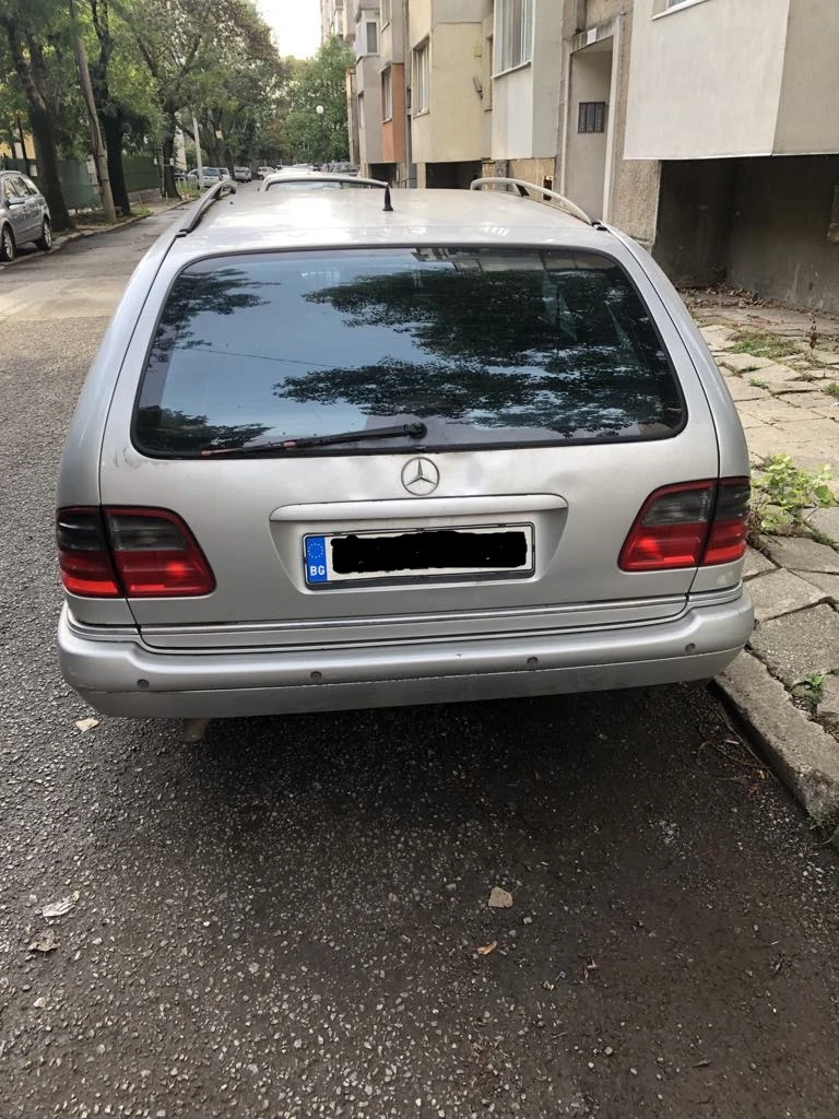 Mercedes-Benz E 200, снимка 3 - Автомобили и джипове - 47498798