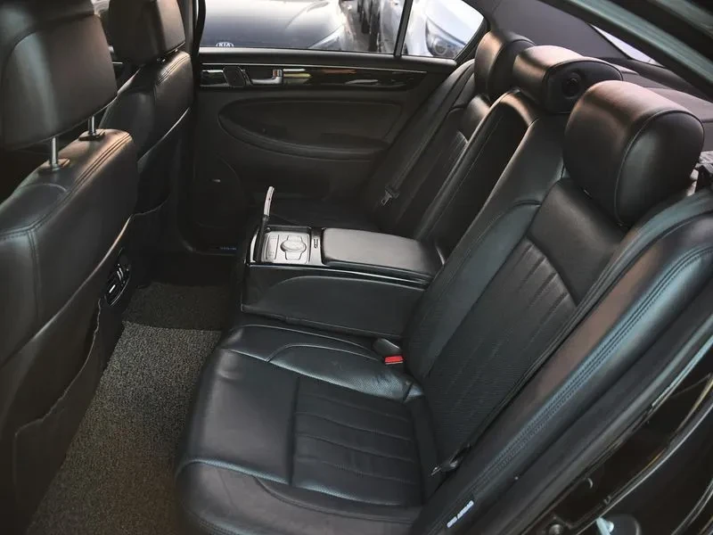 Hyundai Genesis 3.3, снимка 11 - Автомобили и джипове - 54615936