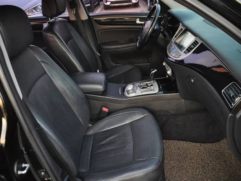 Hyundai Genesis 3.3, снимка 10 - Автомобили и джипове - 54615936