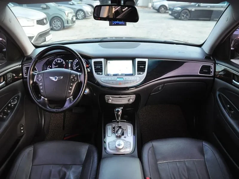 Hyundai Genesis 3.3, снимка 7 - Автомобили и джипове - 54615936