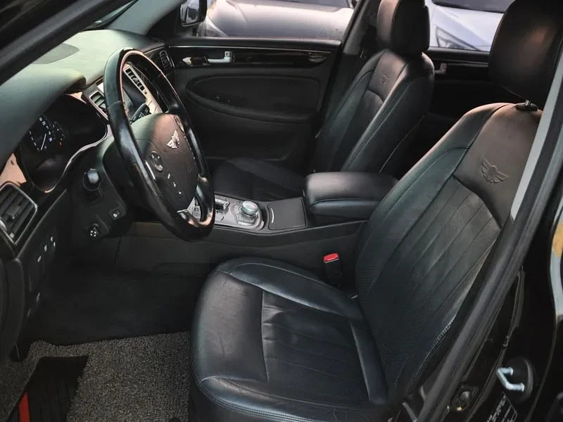 Hyundai Genesis 3.3, снимка 9 - Автомобили и джипове - 54615936