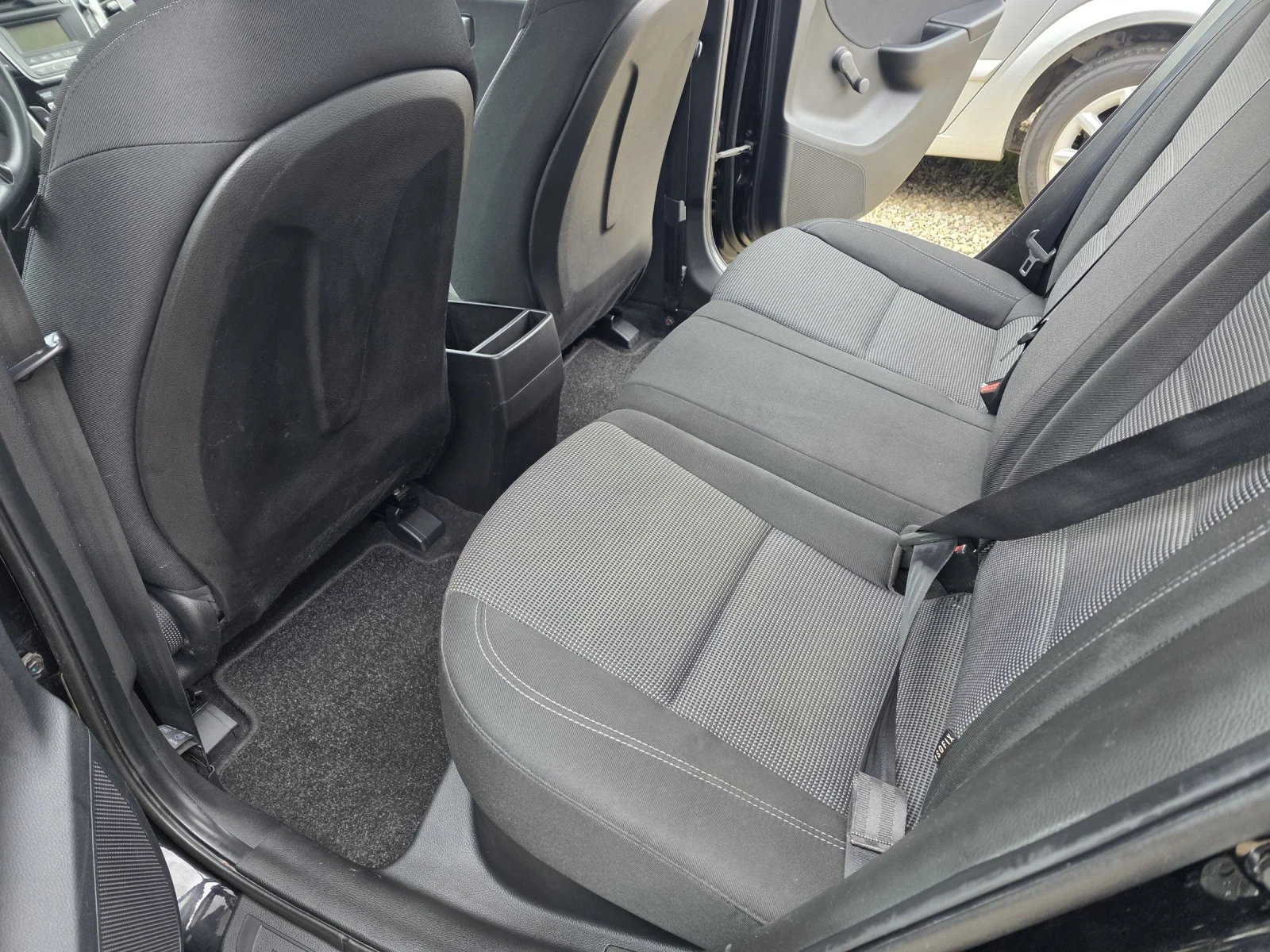 Hyundai I30 1.4 I ;LED светлини, снимка 14 - Автомобили и джипове - 52307378