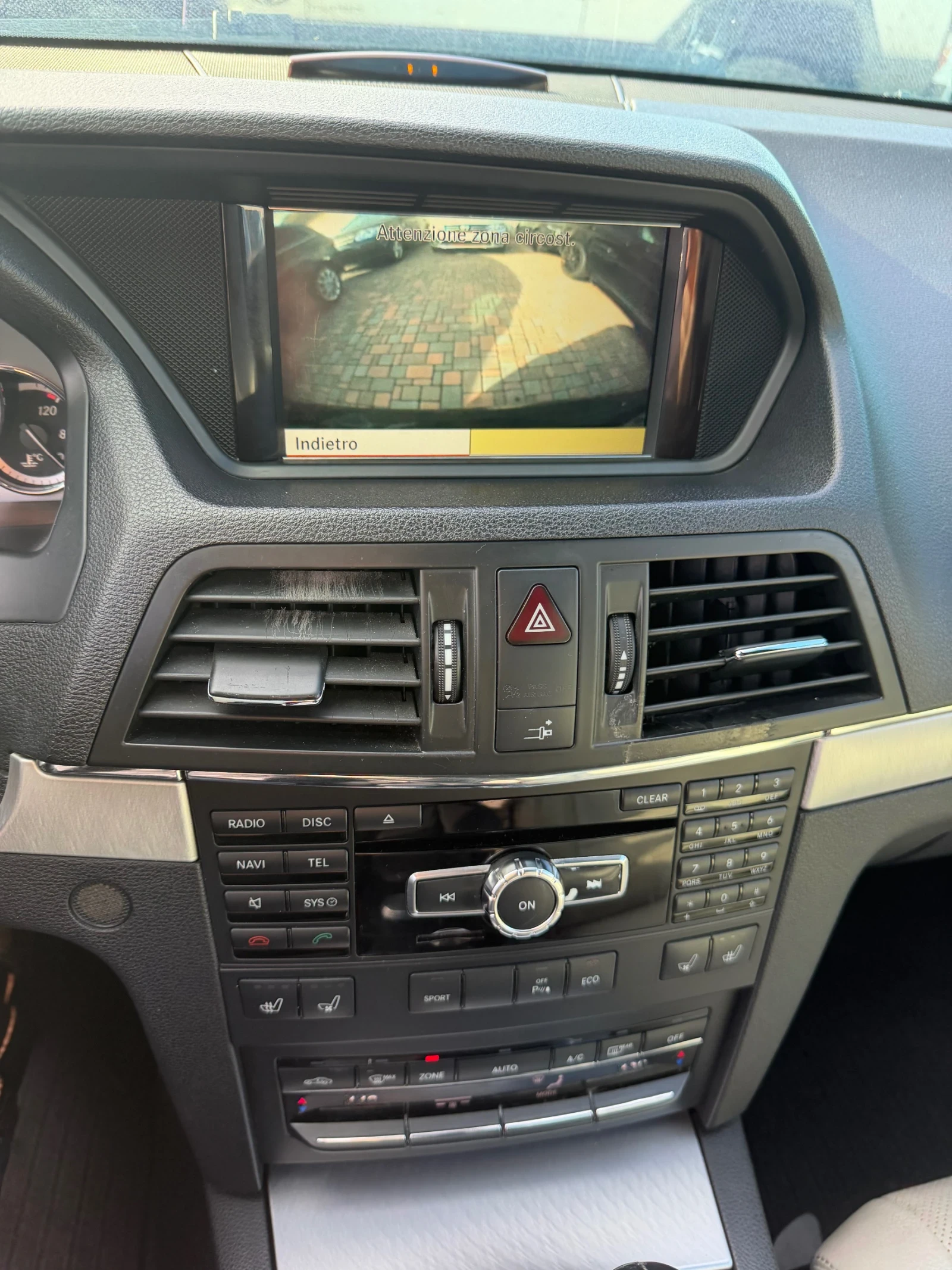 Mercedes-Benz E 250 Facelift AMG Distrinik Obdyhvane Panorama Kamera , снимка 7 - Автомобили и джипове - 53990241