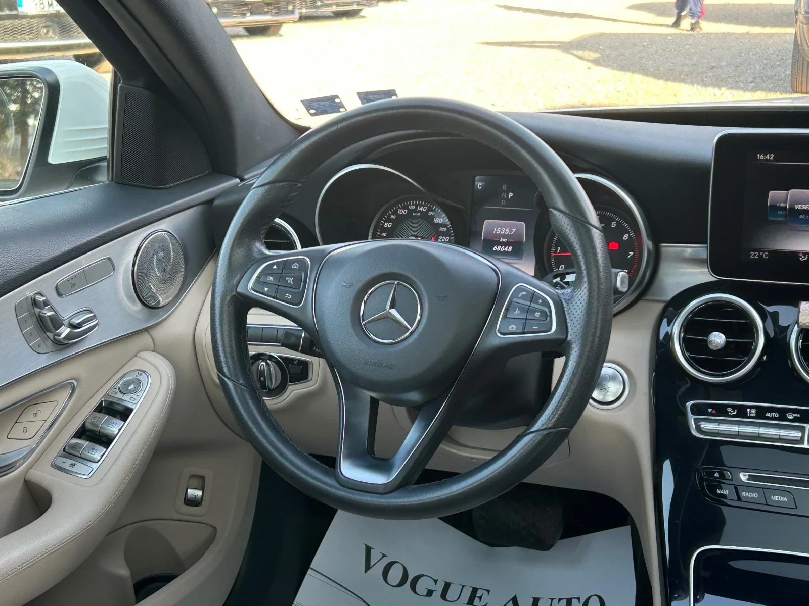 Mercedes-Benz C 300 4MATIC* PANO* 360* KEYLESS* MEMORY, снимка 11 - Автомобили и джипове - 54066905