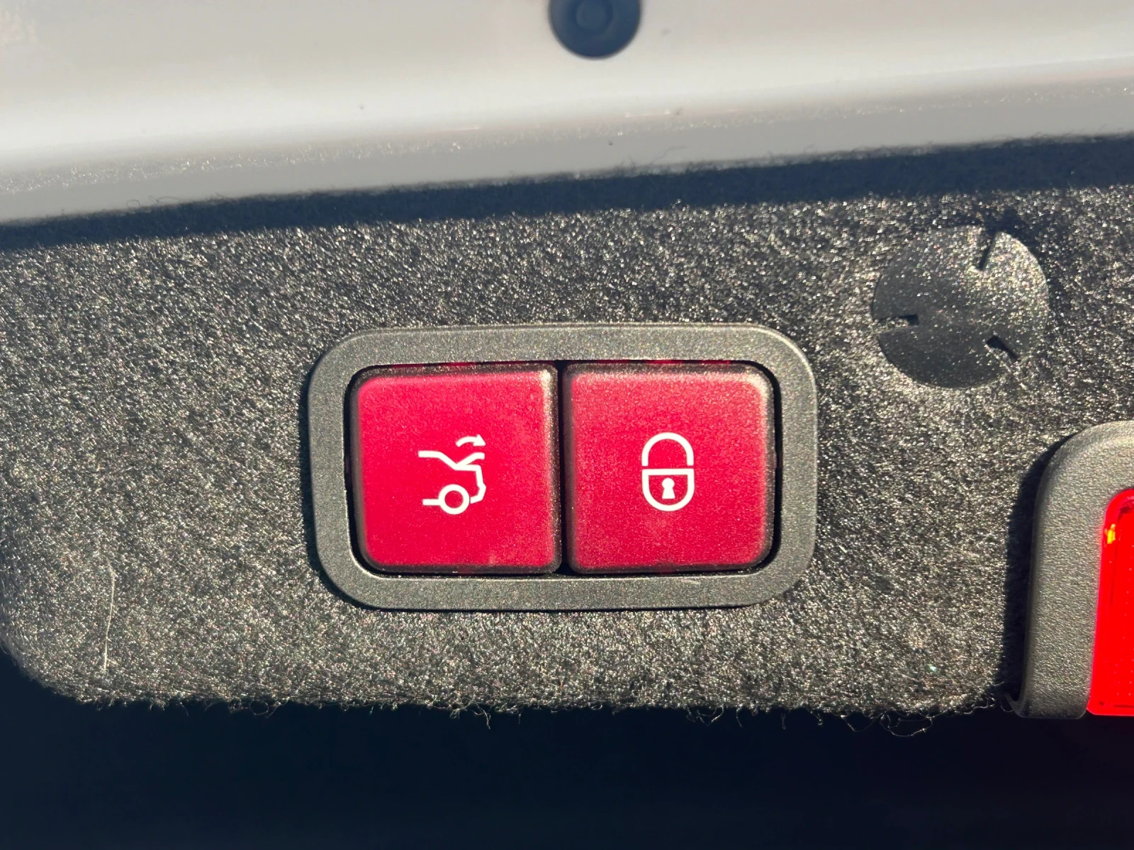 Mercedes-Benz C 300 4MATIC* PANO* 360* KEYLESS* MEMORY, снимка 17 - Автомобили и джипове - 54066905