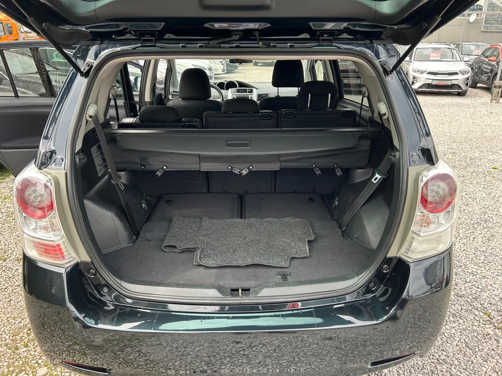 Toyota Verso 2.0D4D EURO5B 7M, снимка 13 - Автомобили и джипове - 54208520