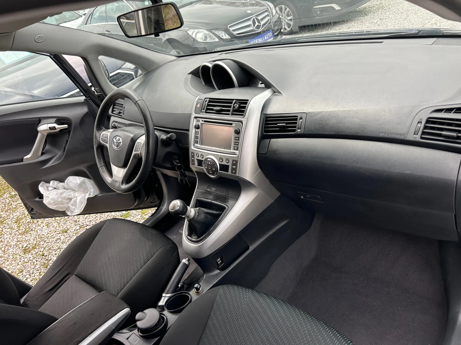 Toyota Verso 2.0D4D EURO5B 7M, снимка 15 - Автомобили и джипове - 54208520
