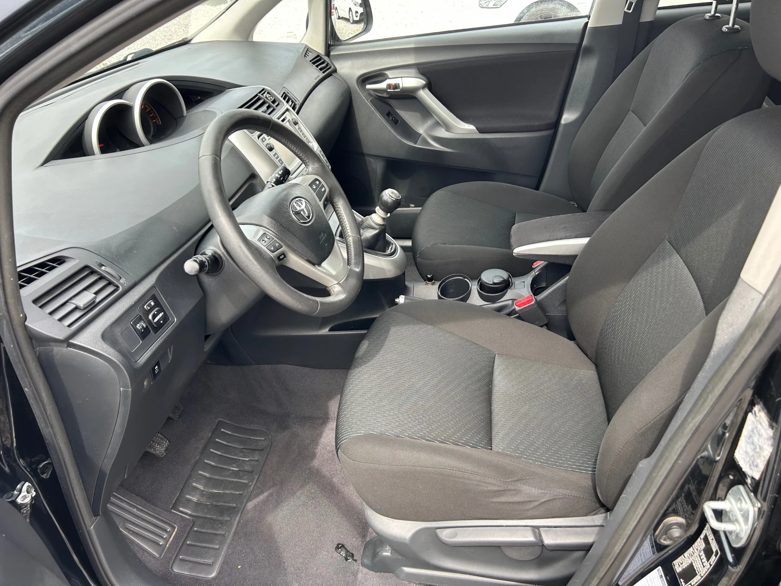 Toyota Verso 2.0D4D EURO5B 7M, снимка 9 - Автомобили и джипове - 54208520