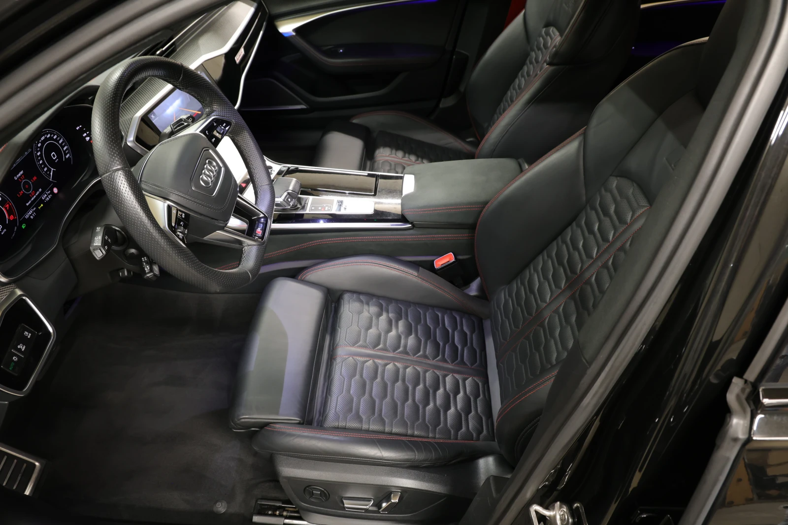 Audi Rs6 4.0 TFSI Quattro Avant Ceramic, B/O, снимка 8 - Автомобили и джипове - 54450925