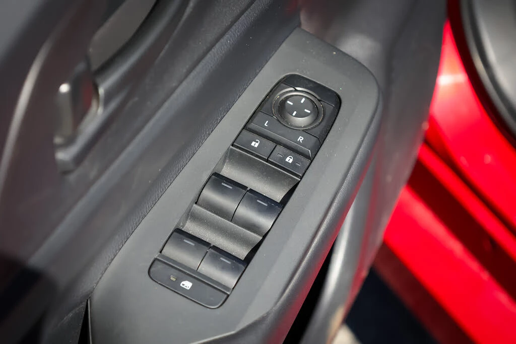 Toyota Prius  SE FWD, снимка 9 - Автомобили и джипове - 54876168
