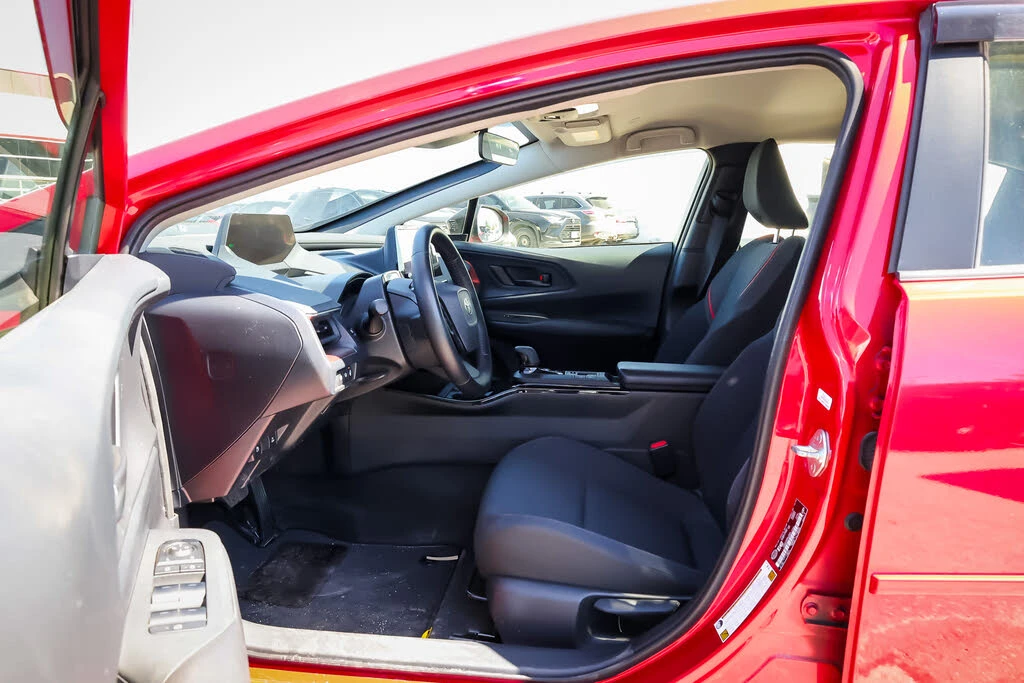 Toyota Prius  SE FWD, снимка 10 - Автомобили и джипове - 54876168