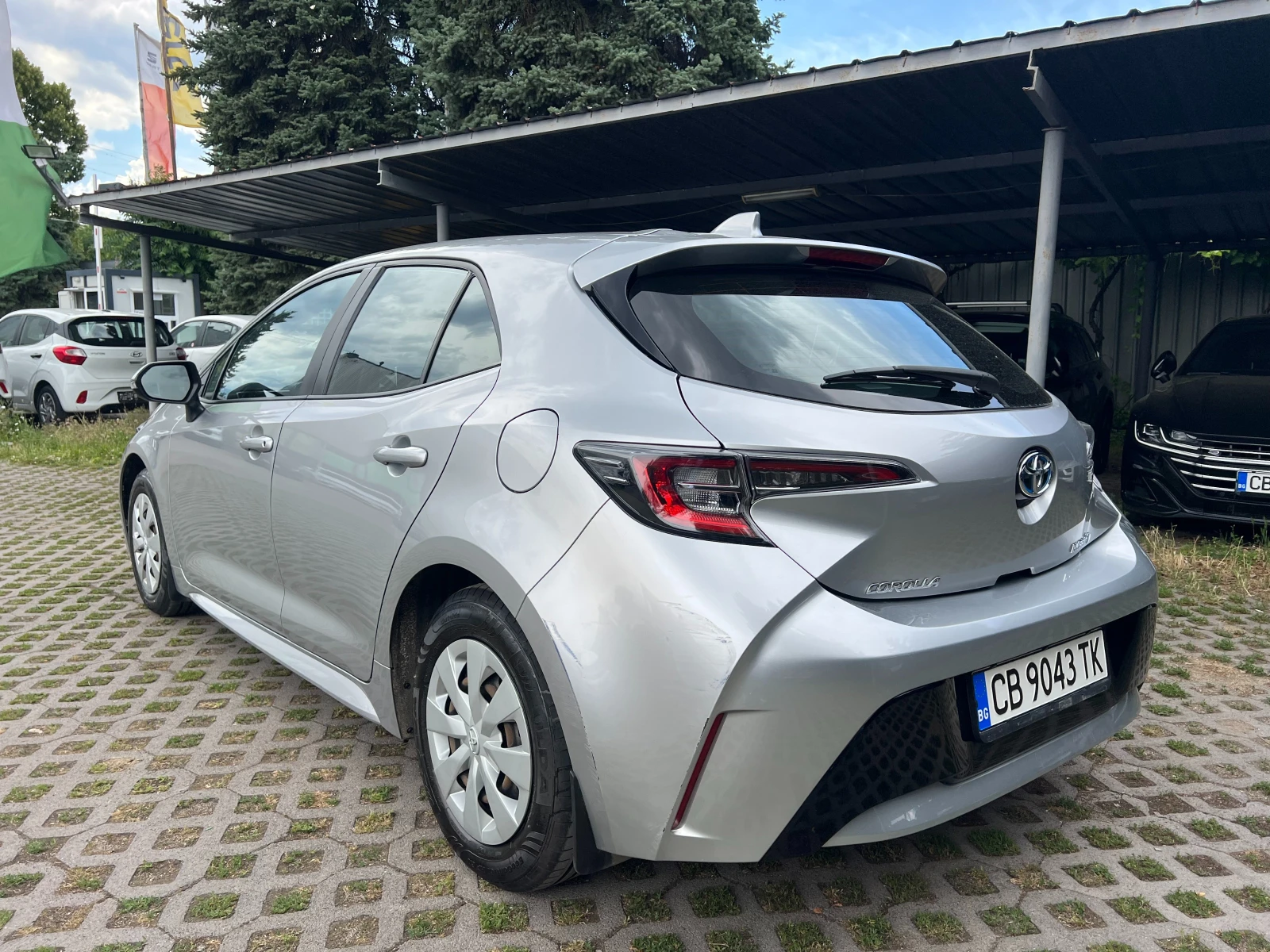 Toyota Corolla 1.8 HYBRID, снимка 4 - Автомобили и джипове - 54944858
