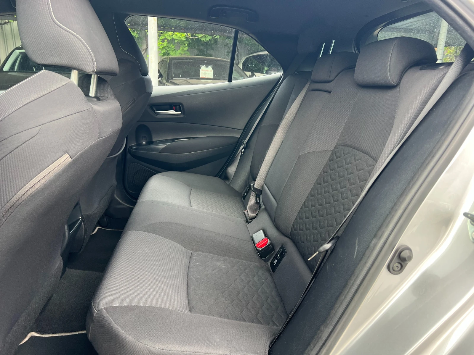 Toyota Corolla 1.8 HYBRID, снимка 13 - Автомобили и джипове - 54944858