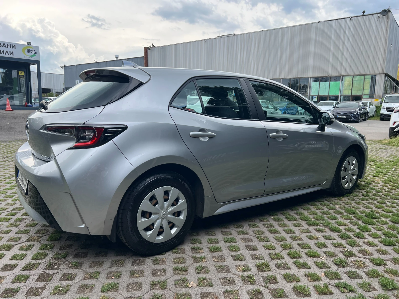 Toyota Corolla 1.8 HYBRID, снимка 6 - Автомобили и джипове - 54944858