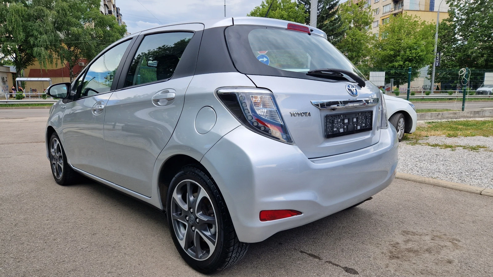 Toyota Yaris 1.5 Hybrid, снимка 6 - Автомобили и джипове - 55498449
