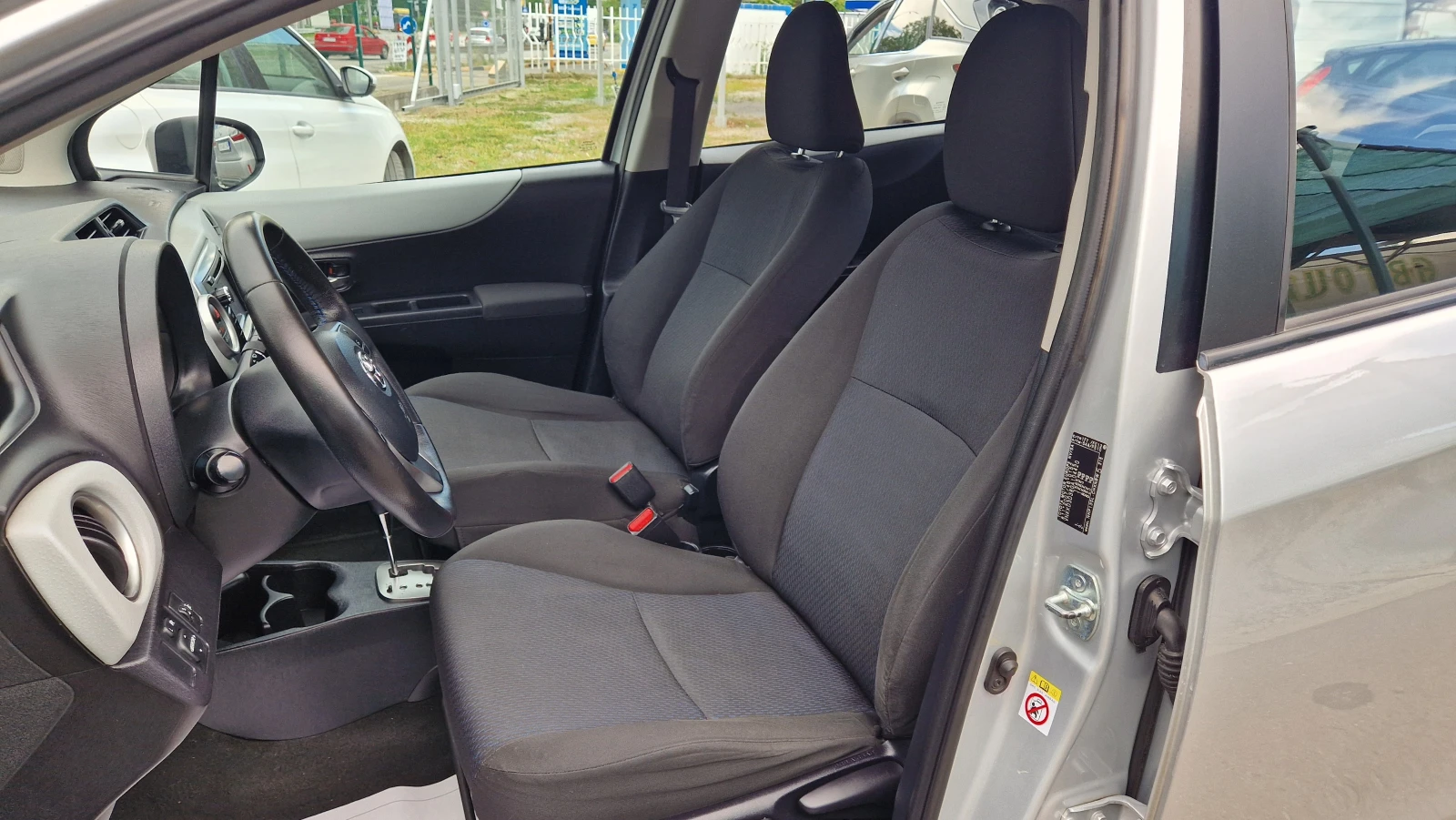 Toyota Yaris 1.5 Hybrid, снимка 17 - Автомобили и джипове - 55498449