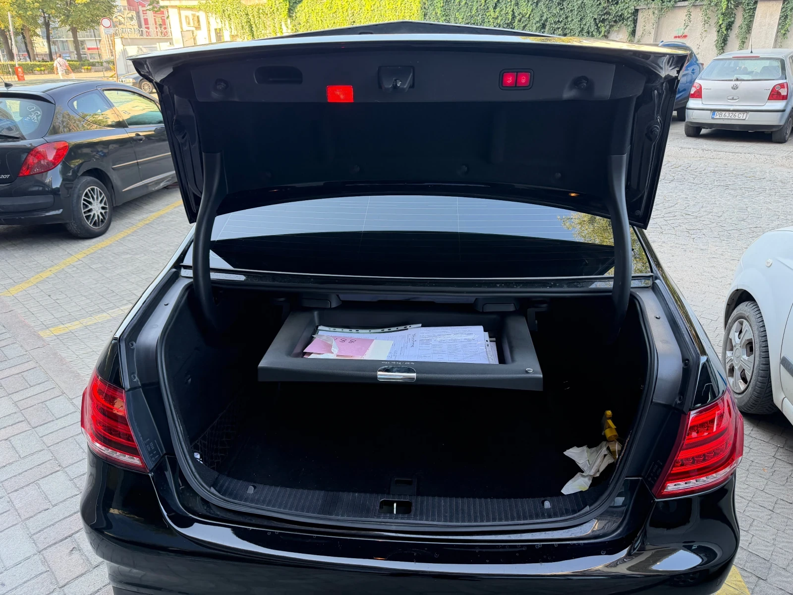 Mercedes-Benz E 350 4Matic AMG, снимка 13 - Автомобили и джипове - 55882310