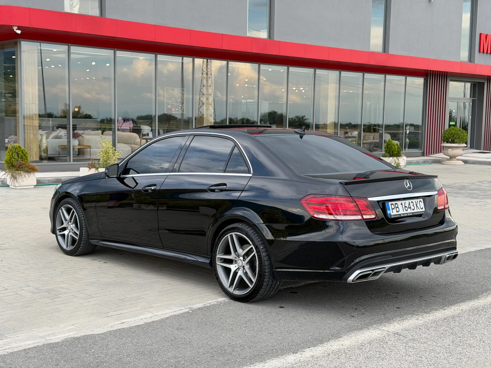 Mercedes-Benz E 350 4Matic AMG, снимка 5 - Автомобили и джипове - 55882310