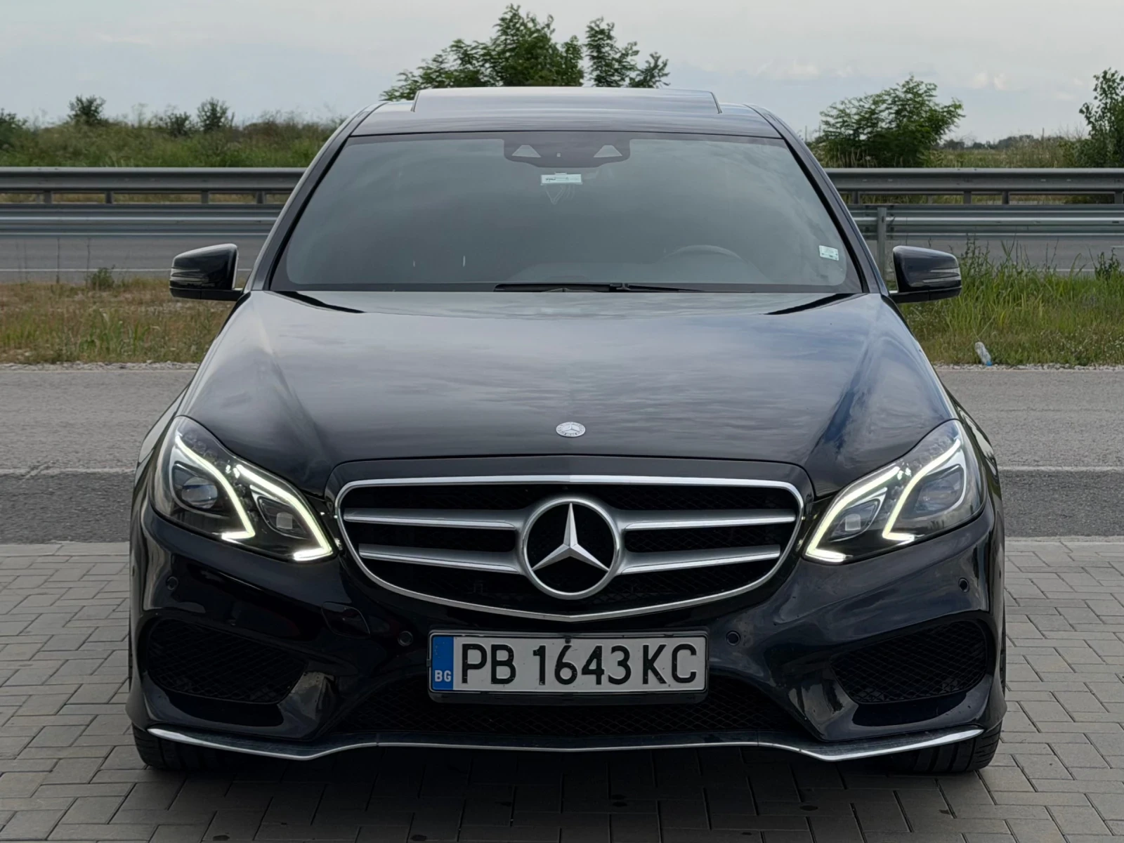 Mercedes-Benz E 350 4Matic AMG, снимка 2 - Автомобили и джипове - 55882310