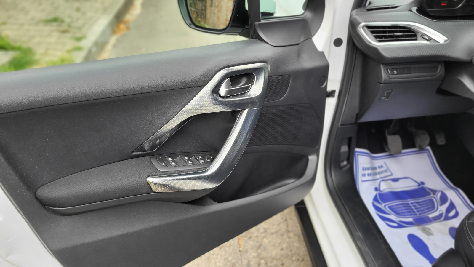 Peugeot 2008 1.6HDI, снимка 14 - Автомобили и джипове - 56221984