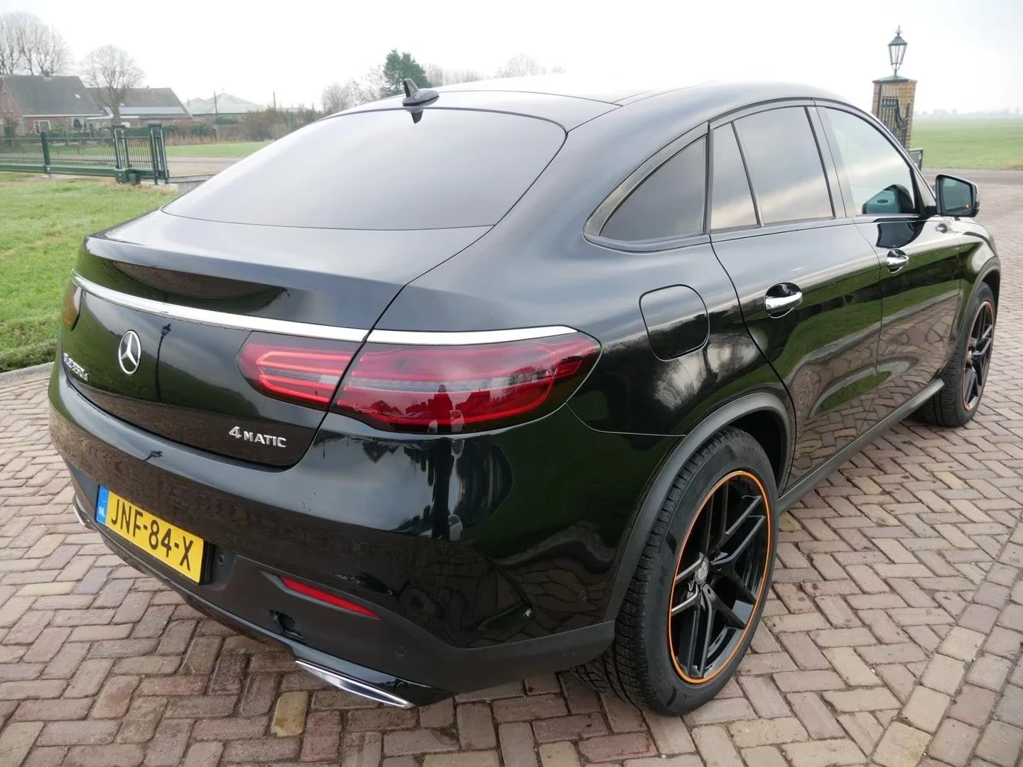 Mercedes-Benz GLE 350 AMG Line , Airmatic - изображение 6