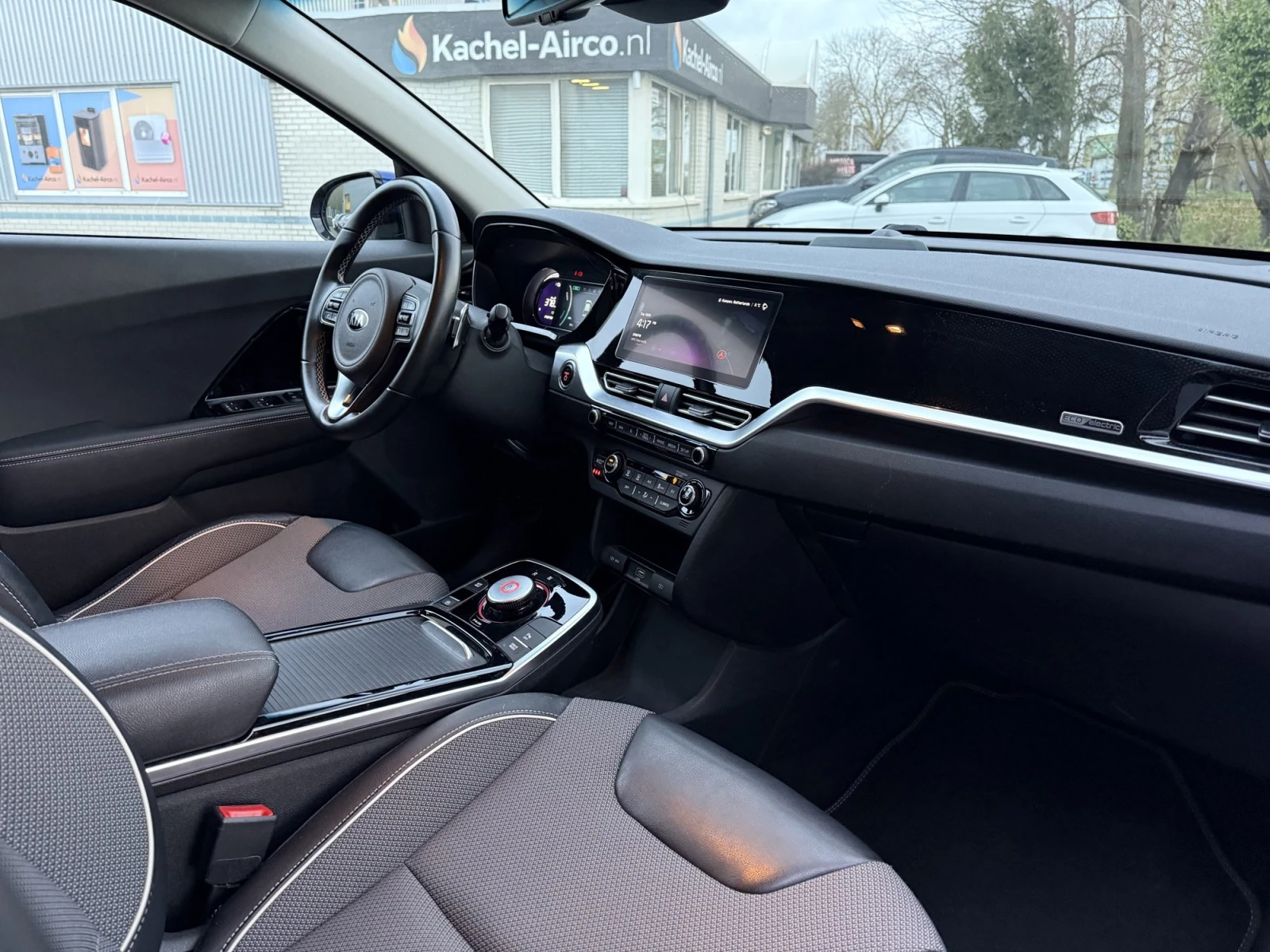 Kia Niro DynamicLine, снимка 9 - Автомобили и джипове - 53858493