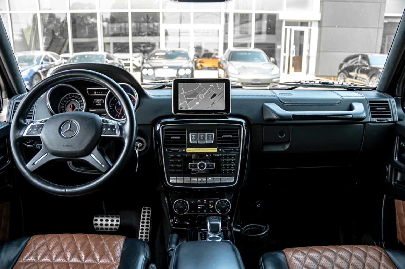 Mercedes-Benz G 63 AMG Distronic, снимка 11 - Автомобили и джипове - 56294481