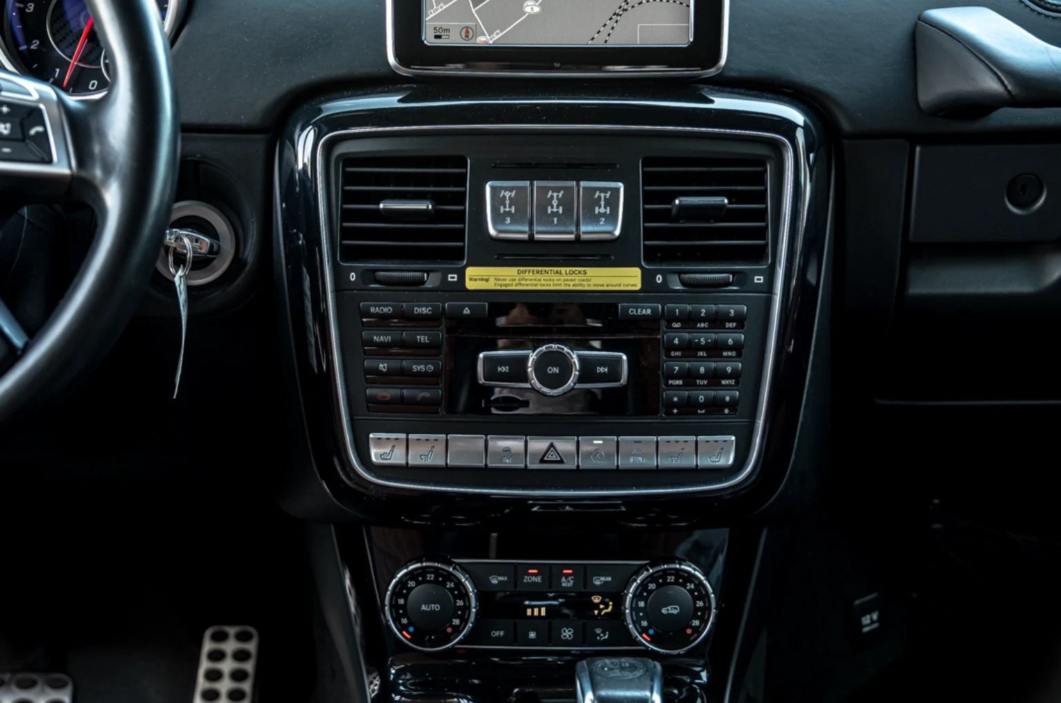 Mercedes-Benz G 63 AMG Distronic, снимка 13 - Автомобили и джипове - 56294481