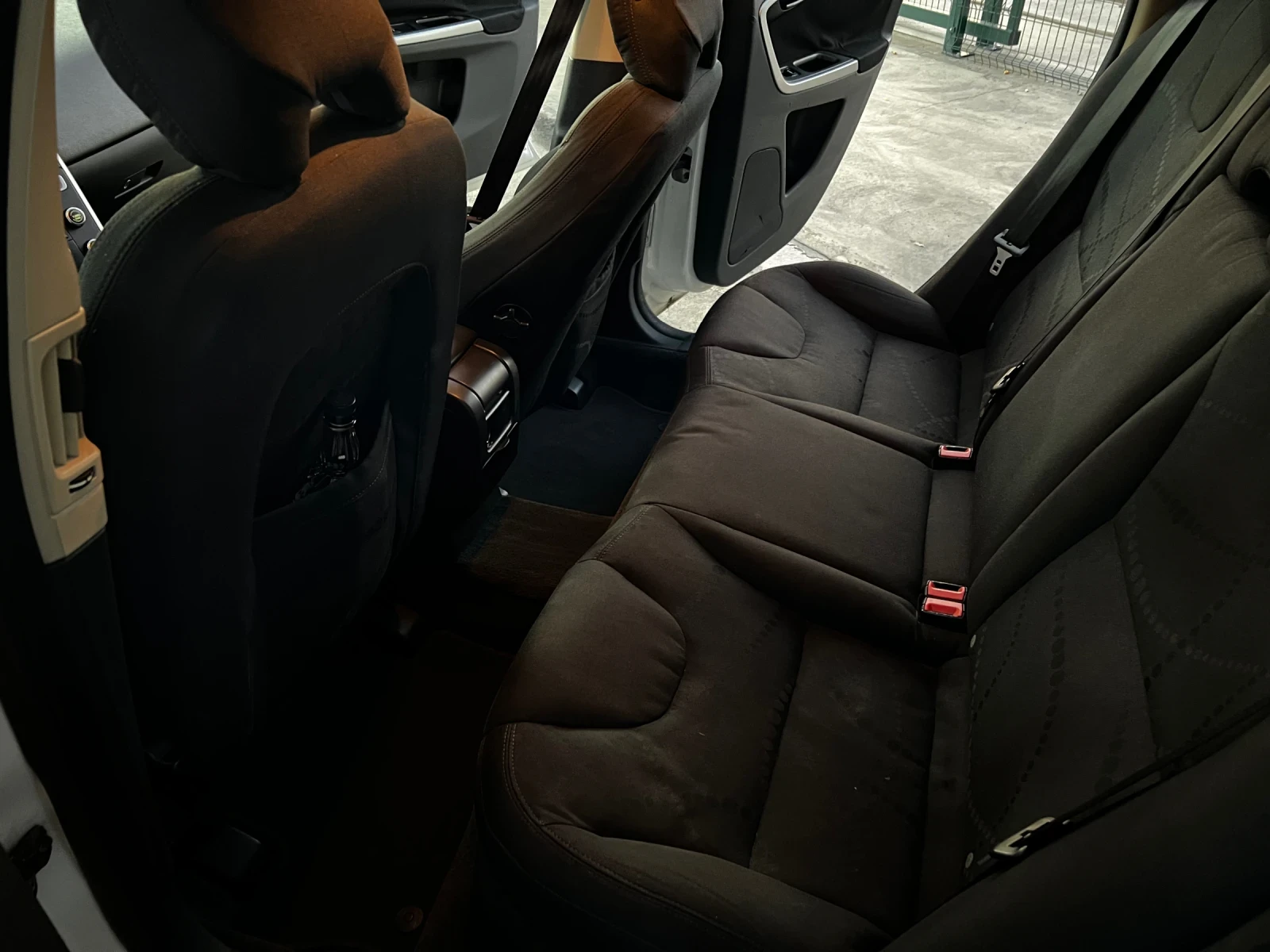 Volvo XC60 2.4D 4x4, снимка 11 - Автомобили и джипове - 56487591