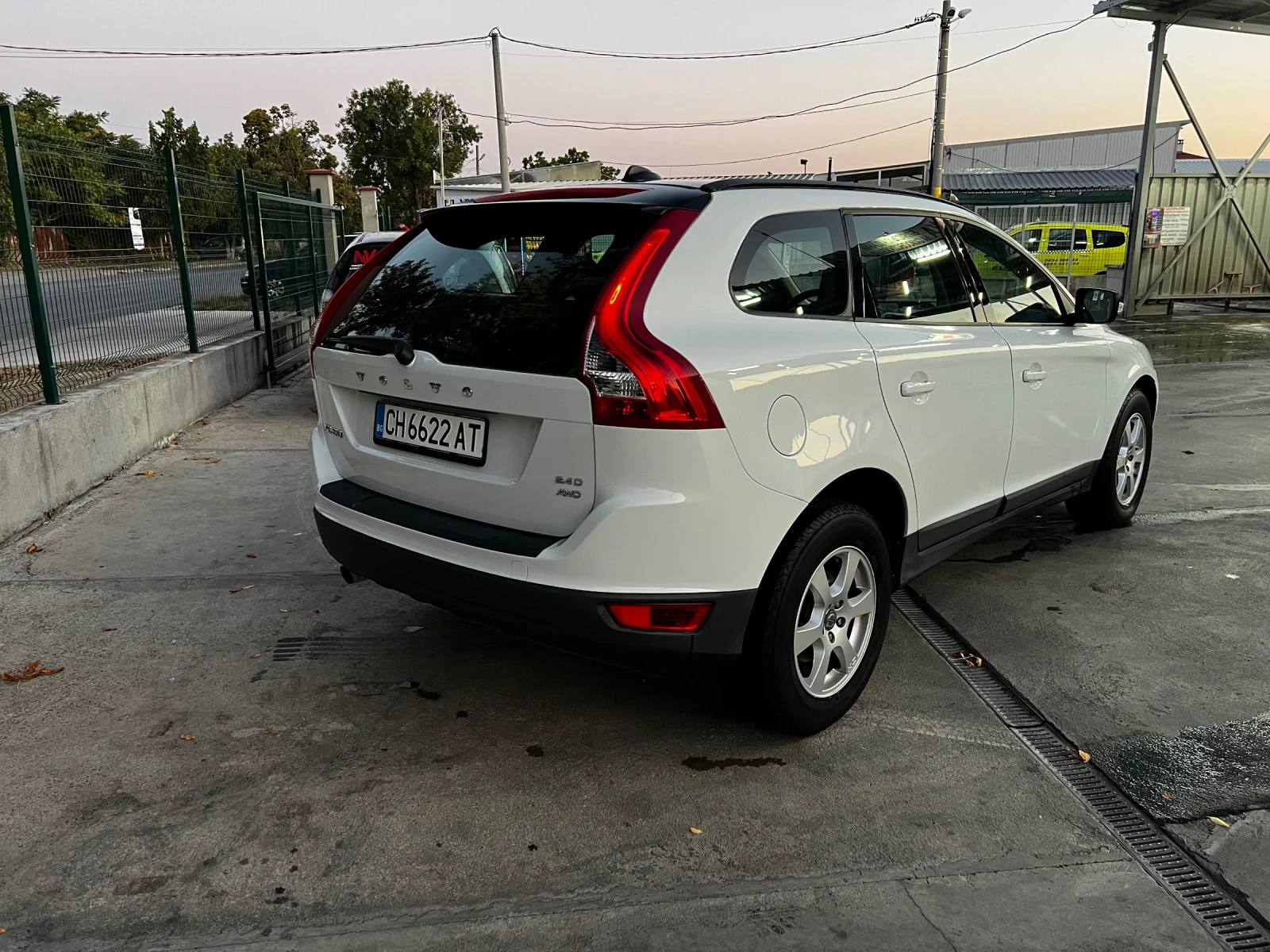 Volvo XC60 2.4D 4x4, снимка 4 - Автомобили и джипове - 56487591