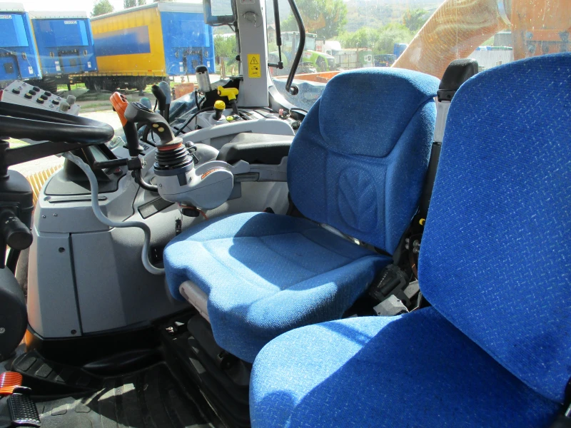 Трактор New Holland T6070, снимка 6 - Селскостопанска техника - 47836105