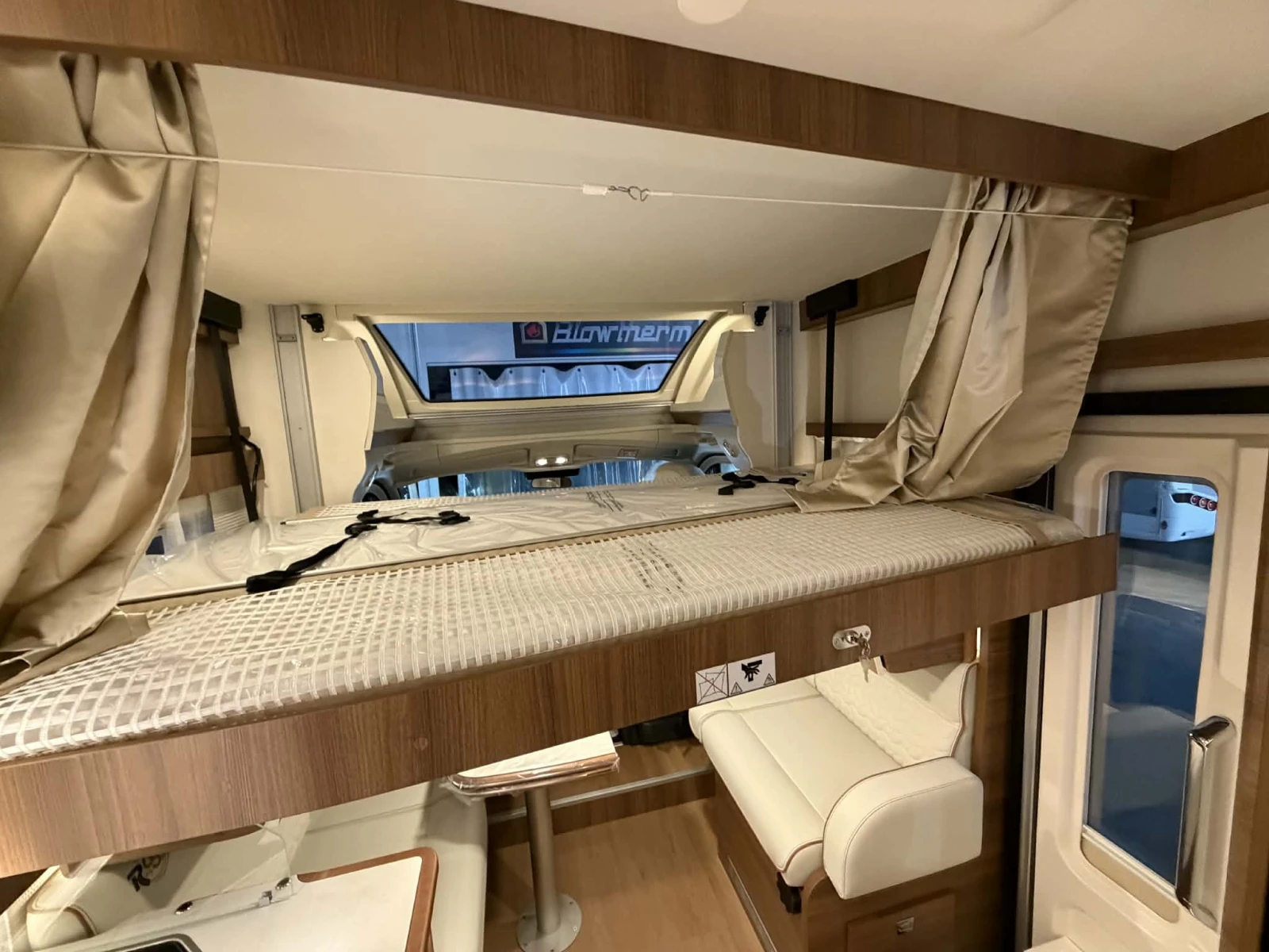 Кемпер Rapido 180к.с. АТ8 2026 FULL ТЕГЛИЧ 65Years лимитиран, снимка 7 - Каравани и кемпери - 53725936