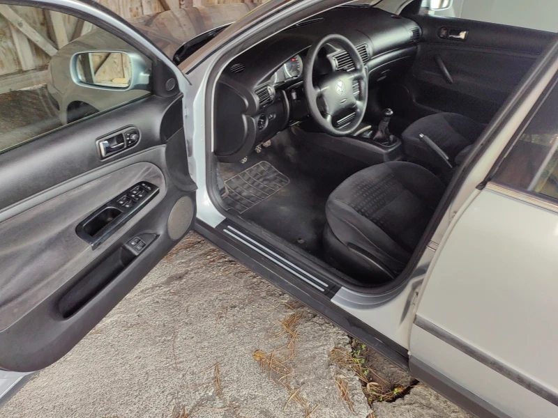 VW Passat, снимка 13 - Автомобили и джипове - 52686602