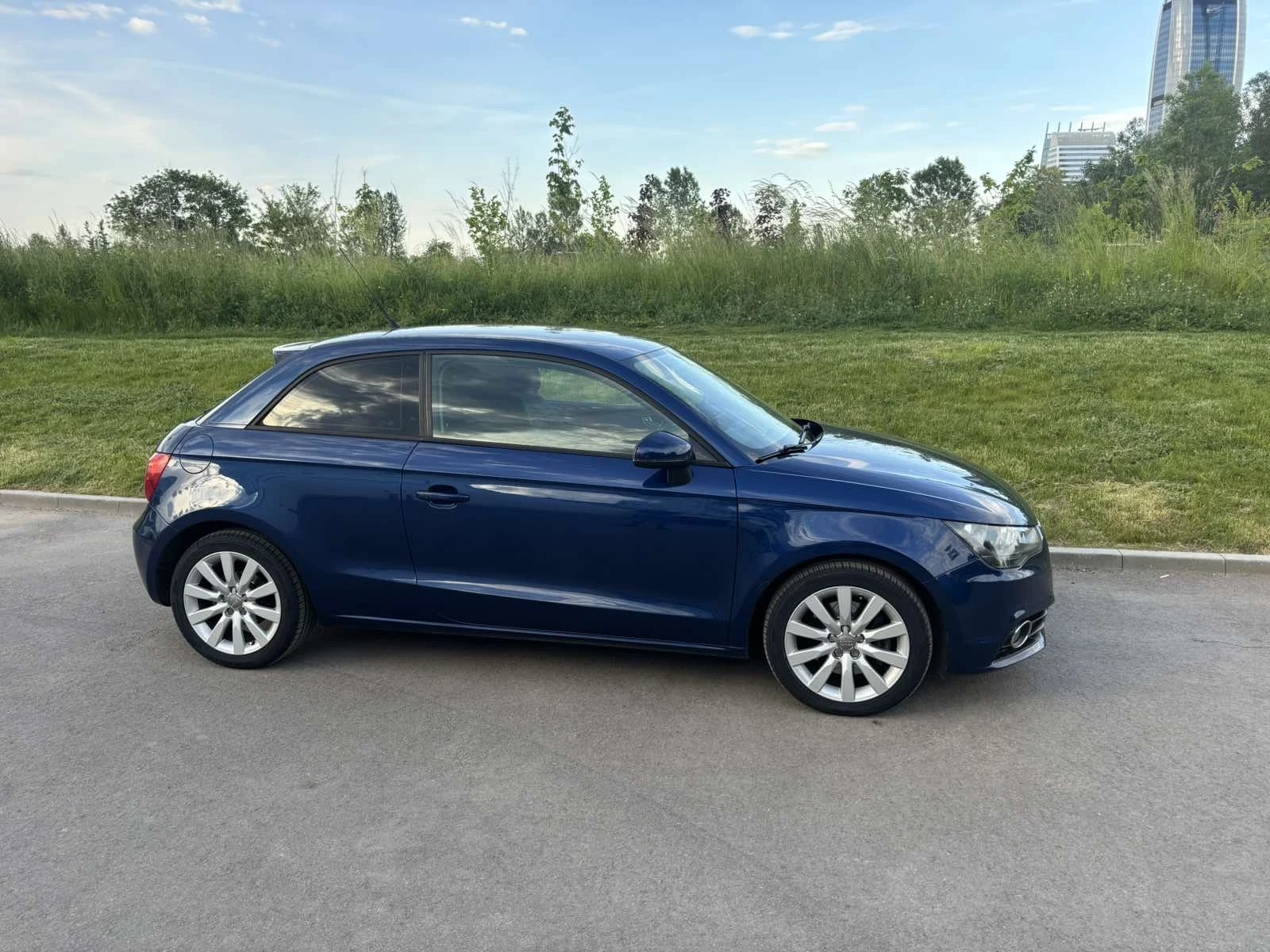 Audi A1 1.6 TDI Перфектна, с пълна сервизна история, снимка 2 - Автомобили и джипове - 54591176