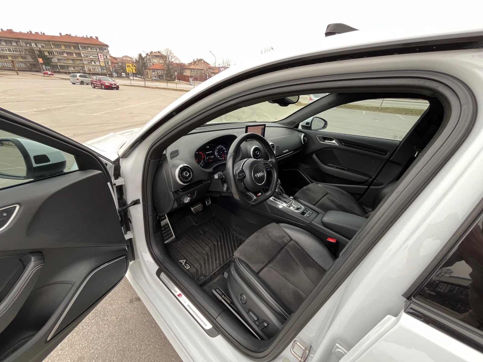 Audi A3 СПЕШНО S-Line Quattro - изображение 10
